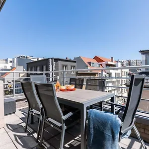 centrally-located-apartment-with-sunny-terrace.ostend-hotel.net/